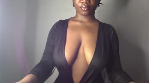 Snapshot of ebony_pussy98 chatting on 03-03-25, 02:26 delilah online show from 03-03-25, 02:26