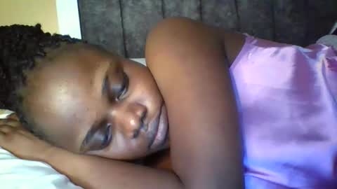 Snapshot of ebony_tasha chatting on 09-30-25, 12:48 tasha online show from 09-30-25, 12:48