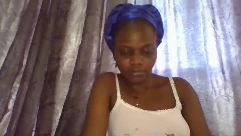 Snapshot of ebony_tasha chatting on 12-19-25, 08:21 tasha online show from 12-19-25, 08:21