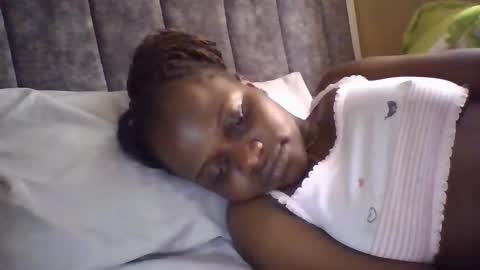 Snapshot of ebony_tasha chatting on 01-11-26, 09:03 tasha online show from 01-11-26, 09:03