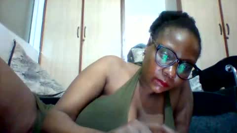 Snapshot of ebonybussy chatting on 12-28-24, 09:42 MAMITO online show from 12-28-24, 09:42