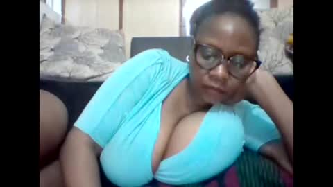 Snapshot of ebonybussy chatting on 12-29-24, 11:07 MAMITO online show from 12-29-24, 11:07