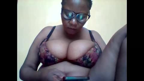 Snapshot of ebonybussy chatting on 11-01-25, 07:54 MAMITO online show from 11-01-25, 07:54
