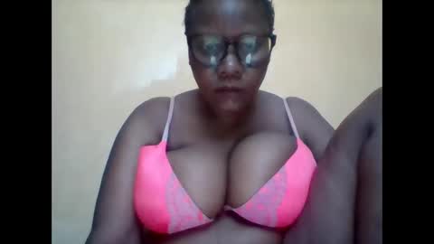 Snapshot of ebonybussy chatting on 11-04-25, 08:13 MAMITO online show from 11-04-25, 08:13