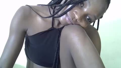 Snapshot of ebonycutegal4 chatting on 09-25-25, 08:01 MELLEN online show from 09-25-25, 08:01