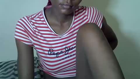 Snapshot of ebonycutegal4 chatting on 11-18-25, 09:30 MELLEN online show from 11-18-25, 09:30