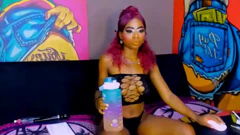 Snapshot of ebonydollx69 chatting on 12-08-24, 02:28 Pearl online show from 12-08-24, 02:28