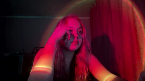 Snapshot of echolazarski chatting on 01-06-26, 09:18 April online show from 01-06-26, 09:18