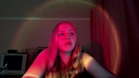 Snapshot of echolazarski chatting on 01-11-26, 07:08 April online show from 01-11-26, 07:08