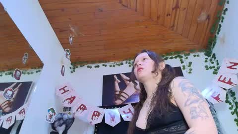 Snapshot of eda_bonne chatting on 10-27-25, 12:20 Edda online show from 10-27-25, 12:20