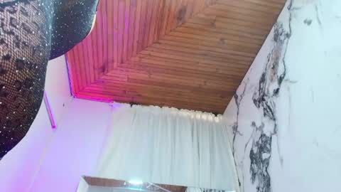 Snapshot of eda_bonne chatting on 05-20-26, 11:27 Edda online show from 05-20-26, 11:27