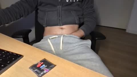 Snapshot of eddy270 chatting on 01-10-26, 03:58 eddy270 online show from 01-10-26, 03:58