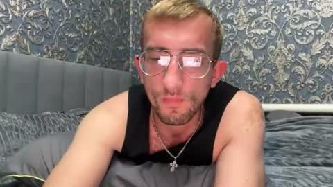 Snapshot of eddy_1994 chatting on 07-10-26, 01:14 eddy_1994 online show from 07-10-26, 01:14