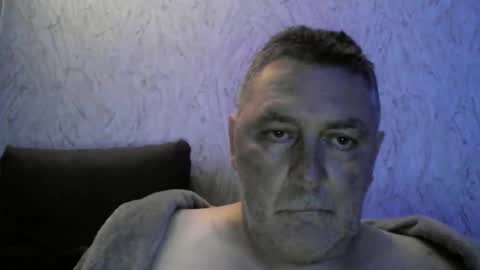 Snapshot of edje59a chatting on 12-20-25, 12:29 Eddy online show from 12-20-25, 12:29