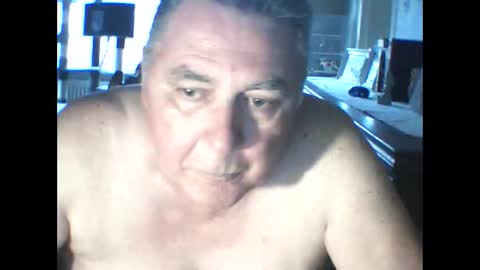 Snapshot of edje59a chatting on 01-16-26, 08:18 Eddy online show from 01-16-26, 08:18