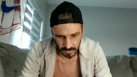 Snapshot of edmonton1985780 chatting on 09-18-25, 05:04 edmonton1985780 online show from 09-18-25, 05:04