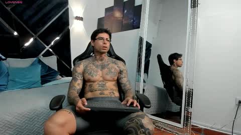 Snapshot of edoardojs chatting on 05-15-26, 11:01 EdoardoJS online show from 05-15-26, 11:01