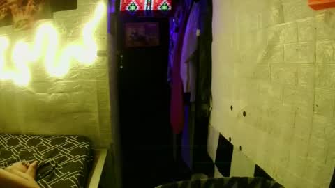 Snapshot of edrianburca052 chatting on 10-29-25, 05:47 urasian chub online show from 10-29-25, 05:47