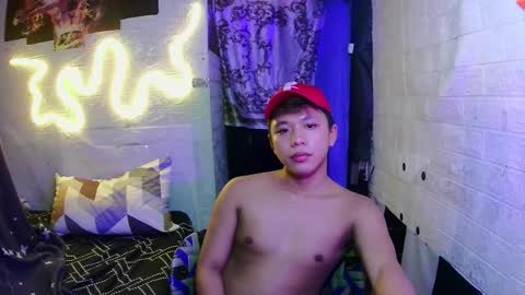 Snapshot of edrianburca052 chatting on 10-31-25, 12:22 urasian chub online show from 10-31-25, 12:22