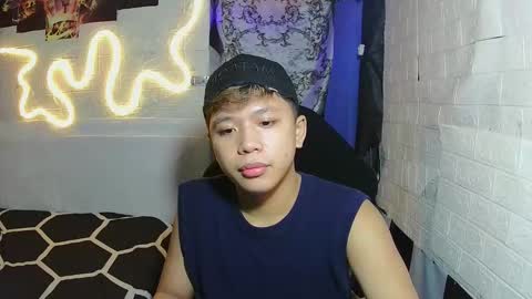 Snapshot of edrianburca052 chatting on 11-16-25, 01:39 urasian chub online show from 11-16-25, 01:39