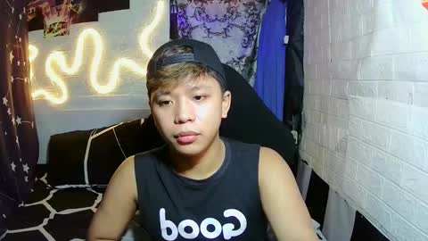 Snapshot of edrianburca052 chatting on 11-22-25, 06:40 urasian chub online show from 11-22-25, 06:40