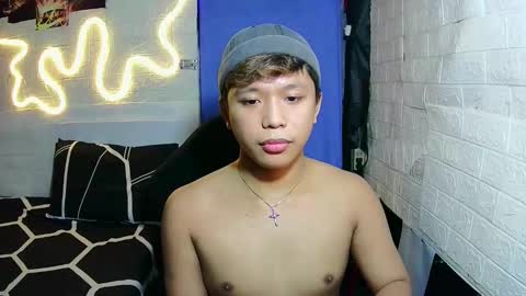 Snapshot of edrianburca052 chatting on 12-16-25, 04:56 urasian chub online show from 12-16-25, 04:56