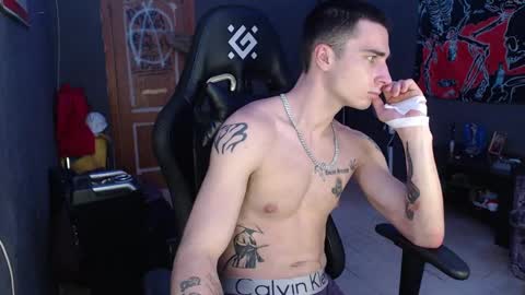 Snapshot of eduard_loveee chatting on 12-20-24, 10:43 Eduar online show from 12-20-24, 10:43