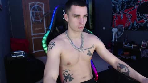 Snapshot of eduard_loveee chatting on 01-21-25, 01:22 Eduar online show from 01-21-25, 01:22