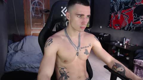 Snapshot of eduard_loveee chatting on 09-23-25, 07:33 Eduar online show from 09-23-25, 07:33