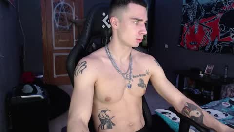 Snapshot of eduard_loveee chatting on 10-14-25, 09:43 Eduar online show from 10-14-25, 09:43