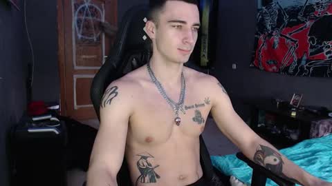 Snapshot of eduard_loveee chatting on 10-22-25, 10:48 Eduar online show from 10-22-25, 10:48