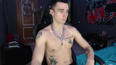 Snapshot of eduard_loveee chatting on 10-29-25, 01:02 Eduar online show from 10-29-25, 01:02