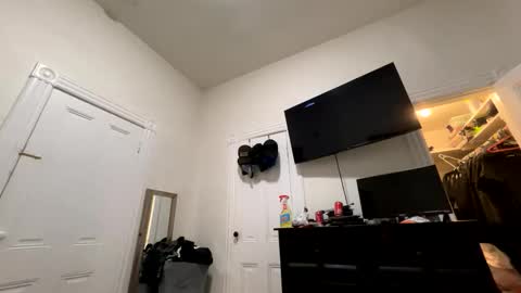 edvmendez1766 online show from 04-17-26, 01:47