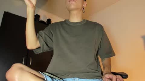 Snapshot of edward____876772 chatting on 02-08-26, 11:08 edward online show from 02-08-26, 11:08