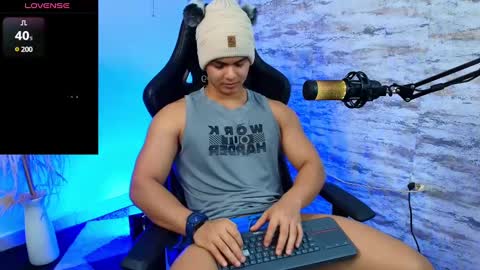 Snapshot of edward__clarck chatting on 12-04-24, 04:21 EDWARD CLARCK online show from 12-04-24, 04:21