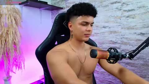 Snapshot of edward__clarck chatting on 01-16-25, 03:45 EDWARD CLARCK online show from 01-16-25, 03:45