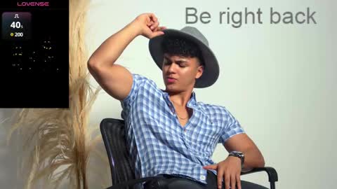 Snapshot of edward__clarck chatting on 02-25-25, 06:03 EDWARD CLARCK online show from 02-25-25, 06:03