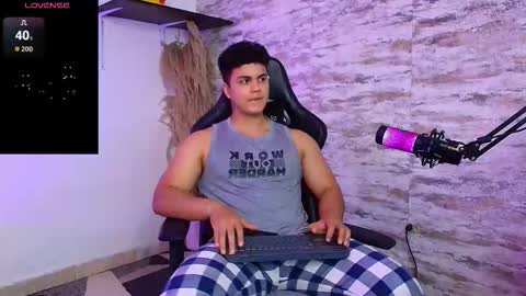 Snapshot of edward__clarck chatting on 01-13-26, 01:00 EDWARD CLARCK online show from 01-13-26, 01:00