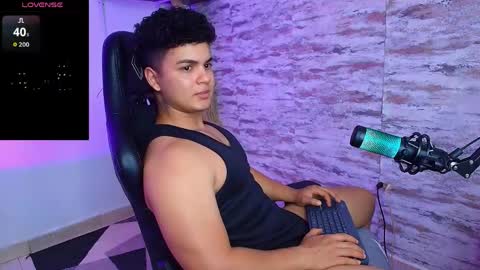 Snapshot of edward__clarck chatting on 04-13-26, 04:07 EDWARD CLARCK online show from 04-13-26, 04:07