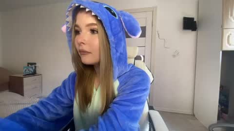 Lili online show from 05-16-26, 04:53