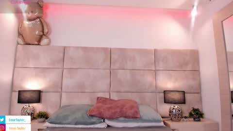 Eevee online show from 12-01-25, 01:43