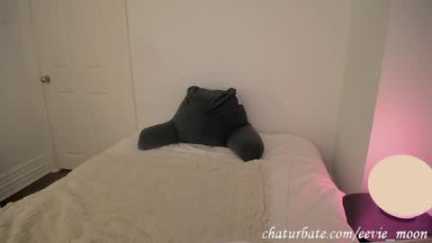 Snapshot of eevie_moon chatting on 05-22-26, 05:47 eevie online show from 05-22-26, 05:47