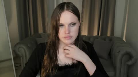 Effie Mur online show from 05-18-26, 08:36