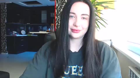 Effy online show from 02-19-25, 11:49