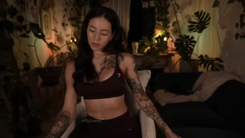 Snapshot of effylowell_ chatting on 04-28-26, 12:53 Effy online show from 04-28-26, 12:53
