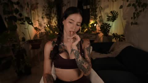 Snapshot of effylowell_ chatting on 04-28-26, 02:27 Effy online show from 04-28-26, 02:27