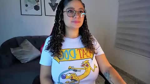 Snapshot of efy_lopez chatting on 01-09-26, 12:30 efy_lopez online show from 01-09-26, 12:30