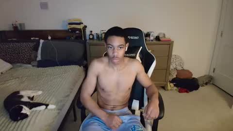 Snapshot of ehendrix chatting on 12-19-25, 06:48 ehendrix online show from 12-19-25, 06:48
