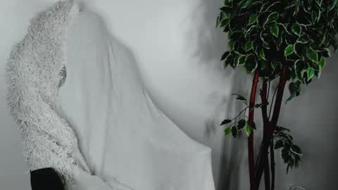 Snapshot of eileenmoores chatting on 10-04-25, 08:12 eileenmoores online show from 10-04-25, 08:12