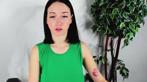 Snapshot of eileenmoores chatting on 10-17-25, 12:08 eileenmoores online show from 10-17-25, 12:08